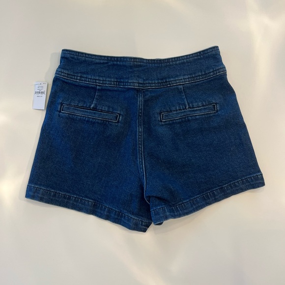 Gap 4" High Rise Stride Short- NWT - Picture 2 of 4